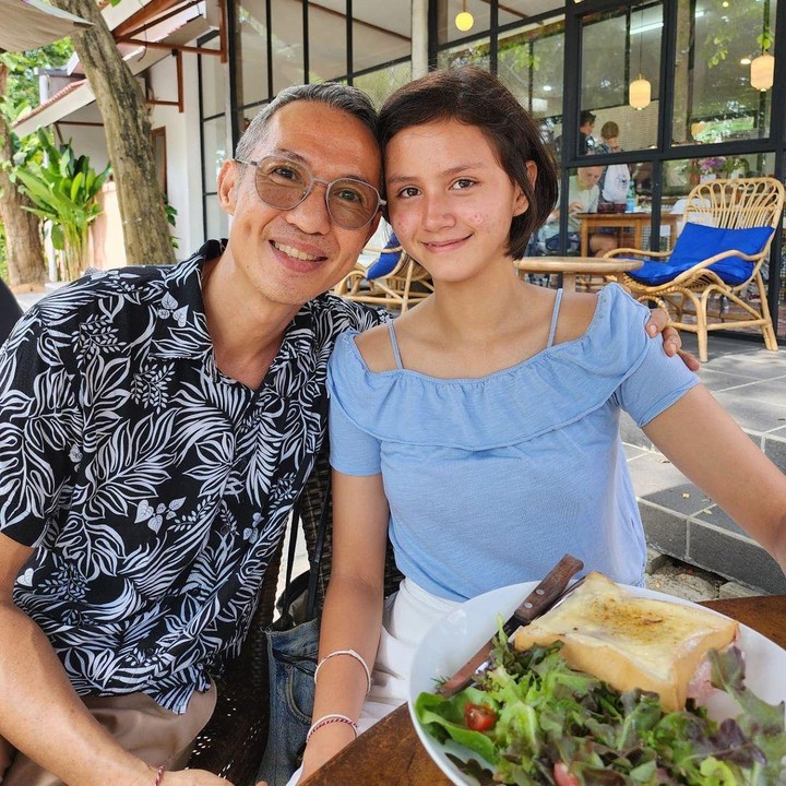 <p>Meski baru berusia 15 tahun, Matacha sudah aktif berlenggak-lenggok di dunia modeling. Belum lama ini, dirinya bahkan mengikuti kontes Gadis Sampul 2023. (Foto: Instagram: @erwinparengkuan)</p>