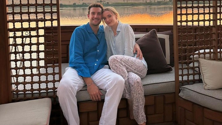 Sebulan Cerai, Sophie Turner Pamer Pacar Baru Sebulan Cerai, Sophie Turner Pamer Pacar Baru