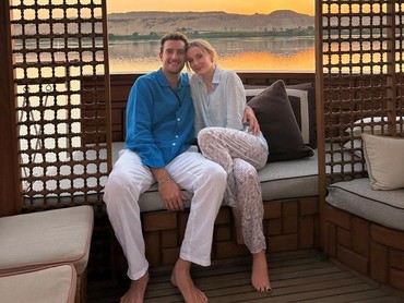 Sebulan Cerai dari Joe Jonas, Sophie Turner Pamer Pacar Baru Berdarah Bangsawan