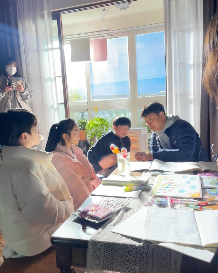 Sementara itu, Beauties dapat menyaksikan aksi menggemaskan mereka lebih lanjut melalui drama 'Family by Choice' yang kini masih berlangsung dengan pembaruan episode setiap hari Rabu di platform VIU/ Foto: instagram.com/5_eun_seo