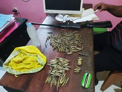 Pria Simpan 1 Senpi Rakitan-251 Butir Peluru di Maluku Tengah Ditangkap