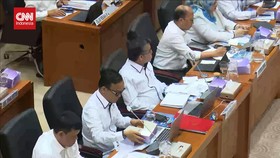 VIDEO: Menaker-Komisi IX Raker Bahas Pailit PT Sritex