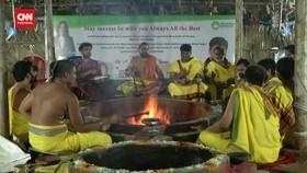 VIDEO: Pendeta Hindu di India Gelar Ritual dan Doa untuk Kamala Harris