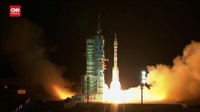 VIDEO: Detik-detik Misi Shenzhou-19 China Meluncur ke Luar Angkasa
