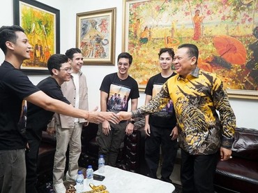 img-title Rumah Disambangi Anak Kolong, Bamsoet Harap Makin Banyak Film Nasionalisme