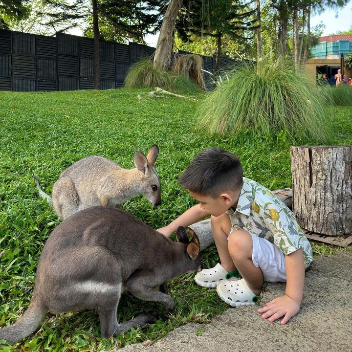 <p>"Enggak ada takutnya nih bayi. Senang banget bisa liburan ke tempat yang 'Athar bangetttt'. Ketemu sama semua hewan favoritnya," tulis Citra dengan emotikon hati. (Foto: Instagram: @citraciki)</p>