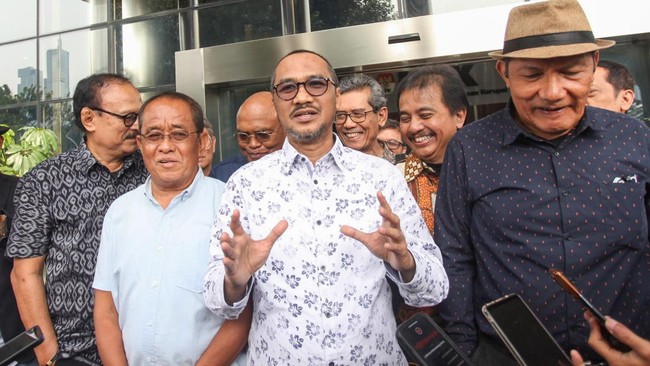 Mantan Ketua KPK Abraham Samad dicecar 56 pertanyaan oleh penyidik terkait kasus tudingan ijazah palsu Presiden ke-7 RI, Joko Widodo (Jokowi).