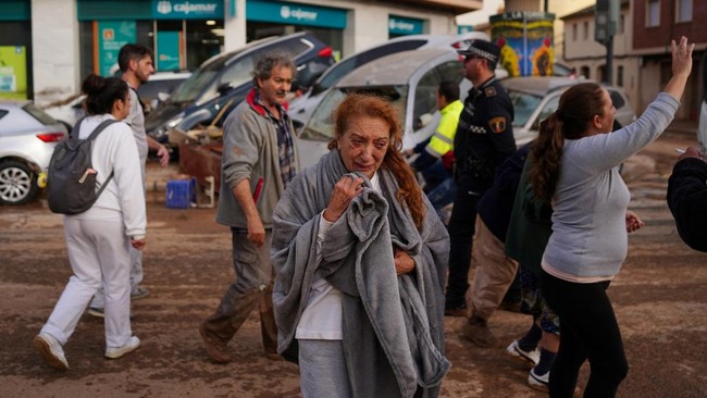 FOTO: Porak-poranda Banjir Bandang di Spanyol Tewaskan 95 Orang