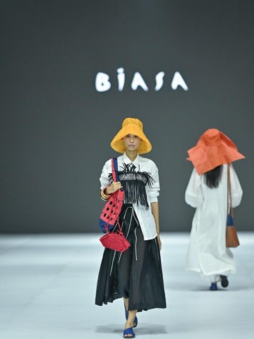 img-title Intip Koleksi BIASA Bertajuk 'Rhapsody' di Jakarta Fashion Week 2025