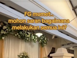Pernikahan Viral Pelaminan Terhalang Pagar Rumah, Bikin Fotografer Bingung
