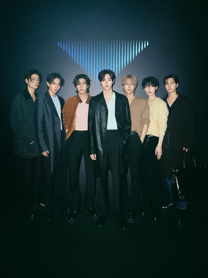 Para member ENHYPEN menonjolkan aura karismatik dalam balutan gaya casual hingga semi-formal saat menghadiri The Sound of Prada Seoul./ Foto: Dok. Prada