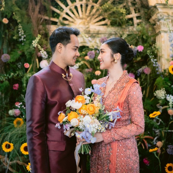 <p><em>Postingan</em> itu pun langsung dibanjiri ucapan selamat dari teman-teman artisnya, Bunda. "Jiee udah <em>publish!!! Congrats</em> ebiajaat!!!!" tulis Vidi Aldiano. "Aaak akhirnya bismillah ya Allah semoga dilancarkan kak," tulis Beby Tsabina. "Selamat sayanggggg," tulis Prilly Latuconsina. (Foto: Instagram@febbyrastanty)</p>