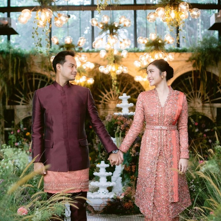 <p>Febby Rastanty mengejutkan publik usai mengunggah potret lamaran dengan sang kekasih, Drajad Djumantara, pada Rabu (30/10/2024). Momen spesial dalam hidupnya dibagikan di akun Instagram pribadinya. (Foto: Instagram@febbyrastanty)</p>