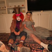 Jadi Alice in Wonderland sampai The Matrix, Intip 6 Kostum Halloween Seleb Hollywood 2024