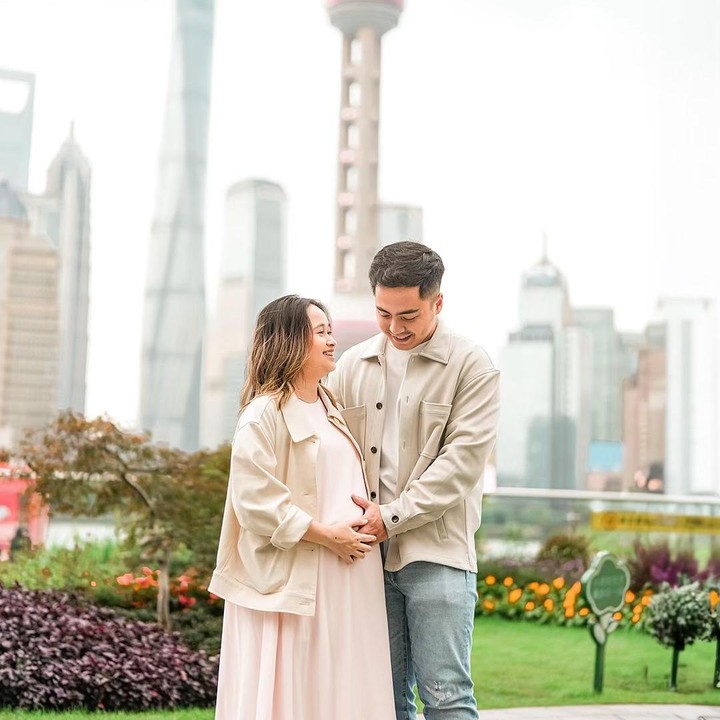<p><em>Babymoon</em> kali ini tampaknya menjadi momen spesial yang tak terlupakan bagi Gritte. Keduanya menghabiskan waktu bersama sambil menikmati pemandangan indah di Shanghai, China. (Foto: Instagram @gritteagathaa)</p>