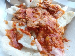 Nikmatnya Perpaduan Renyah dan Pedas Kerupuk Sambal Khas Cirebon