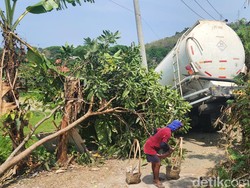 Truk Tangki yang Dicuri Pria Abad 26 Masih Nangkring di Sawah