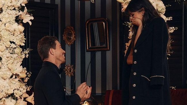 Nina Dobrev Bertunangan dengan Shaun White, Melamarnya Romantis!