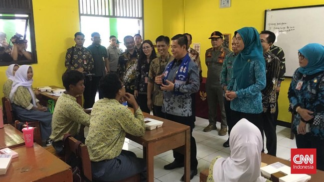 Paket makanan uji coba makan bergizi cuma-cuma di Kepulauan Seribu hari ini didatangkan dari luar pulau lantaran tetap ada hambatan teknis.