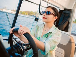 Prilly Latuconsina Punya Yacht Pribadi, Pulang Kantor Sunset-an Dulu atau Mancing