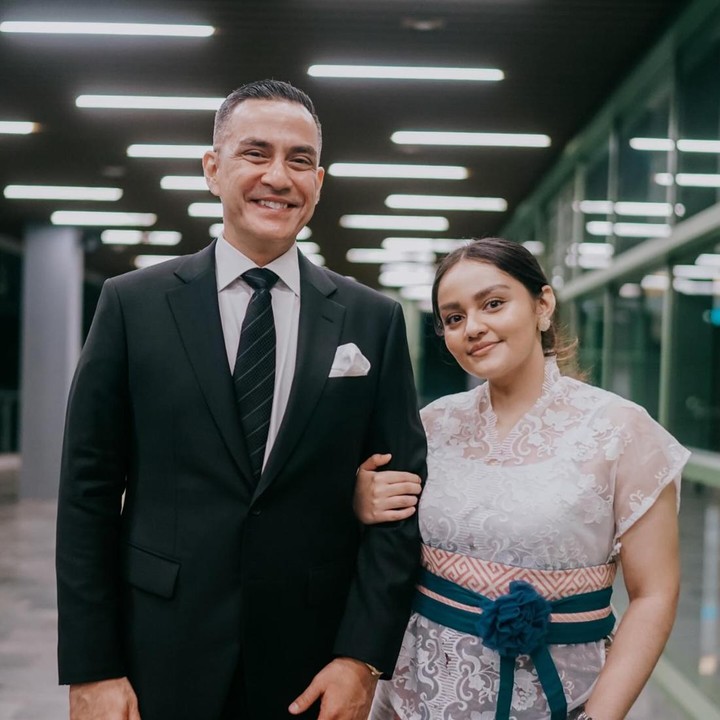 <p>Sebelum Farah berangkat merantau, Ferdy mengaku kerap meluangkan waktu semaksimal mungkin untuk sang putri. "Satu bulan ini setiap ada waktu bisa bareng ktia coba menghabiskan waktu bersama. Kami akan merindukanmu kak. Pergilah mengejar mimpi dan kebahagiaanmu," tulis Ferdy. (Foto: Instagram@ferdyhasan)</p>