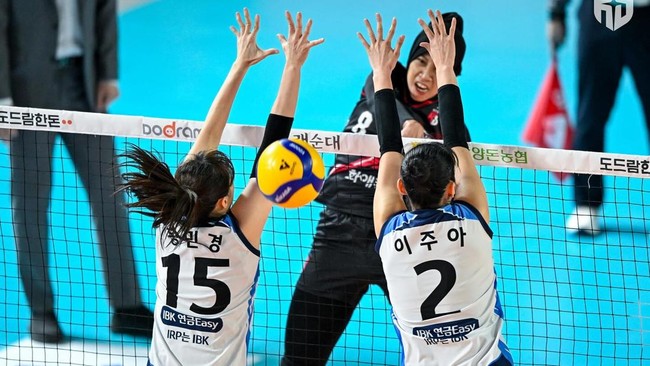 Red Sparks yang diperkuat pemain Indonesia Megawati Hangestri Pertiwi menang 3-0 (25-17, 25-13, 25-14) atas IBK Altos pada lanjutan Liga Voli Korea Selatan.