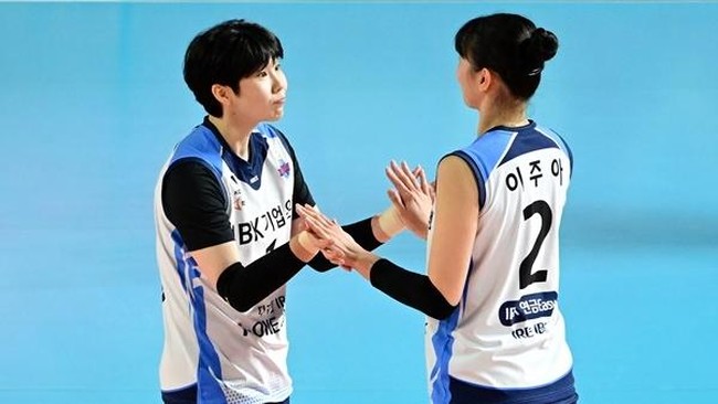 Red Sparks takluk 2-3 dari IBK Altos yang diperkuat mantan kapten Lee So Young di Liga Voli Korea, Rabu (30/10).