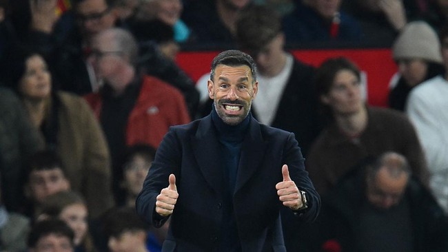 Ruud van Nistelrooy punya kesempatan pamit dari kursi pelatih dengan status tak terkalahkan pada laga Manchester United vs Leicester City.