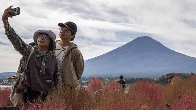 Jumlah wisatawan China ke Jepang anjlok hingga 45,2 persen pada Februari 2026 dibandingkan tahun sebelumnya.