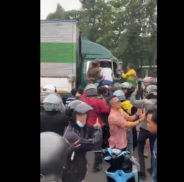 Beredar Video Viral Warga Maling Tas Sopir Truk Ugal-ugalan di Tangerang