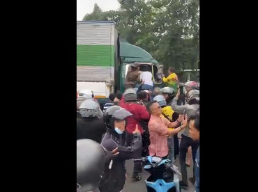 Beredar Video Viral Warga Maling Tas Sopir Truk Ugal-ugalan di Tangerang