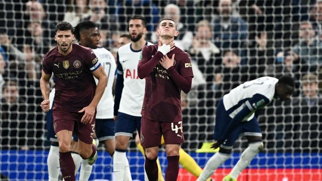 Manchester City dan Chelsea harus menerima kenyataan pahit tersingkir di babak 16 besar Carabao Cup.