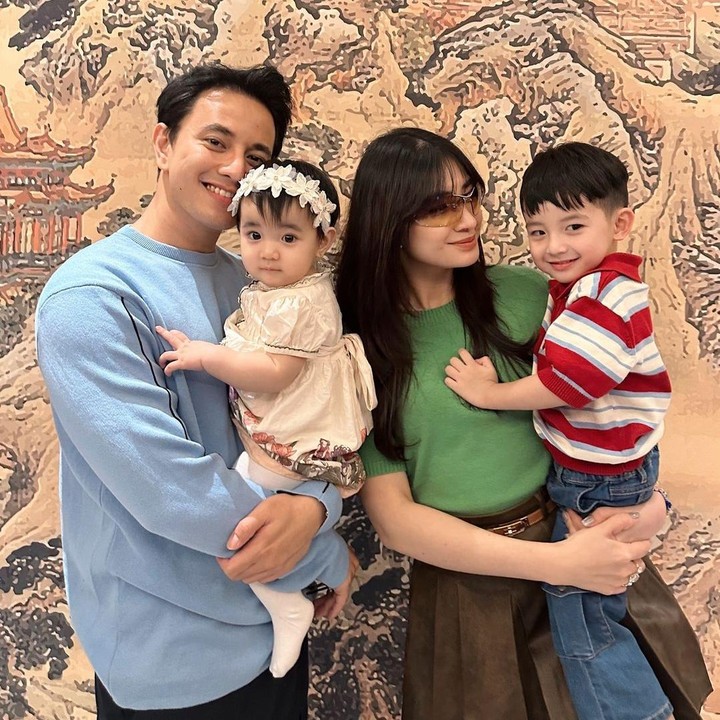 <p>Billy sendiri kerap mengunggah potret kebersamaannya bersama Briell pada laman Instagram. Terlihat keduanya sangat dekat dan kompak, lho. (Foto: Instagram: @billydavidson_)</p>
