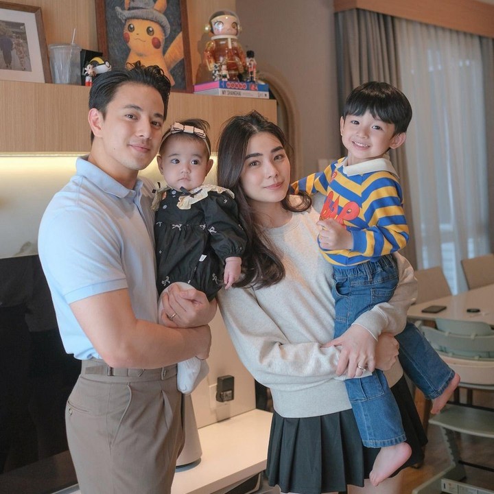 <p>Meski baru berusia 10 bulan, banyak netizen yang menyebut wajahnya sangat mirip dengan sang Ayah, nih. Bahkan tidak sedikit yang mengatakan Brielle adalah kemasan sachet dari Billy. (Foto: Instagram: @billydavidson_)</p>