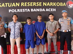 Selipkan Sabu Hampir 1 Kg di Sandal, 2 Pria di Aceh Ditangkap di Bandara