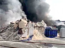 RS Polri Terima 12 Kantong Jenazah Korban Kebakaran Pabrik di Bekasi
