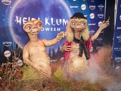 Halloween 2024, Heidi Klum Tampil Total Tak Dikenali Berubah Jadi Alien E.T.
