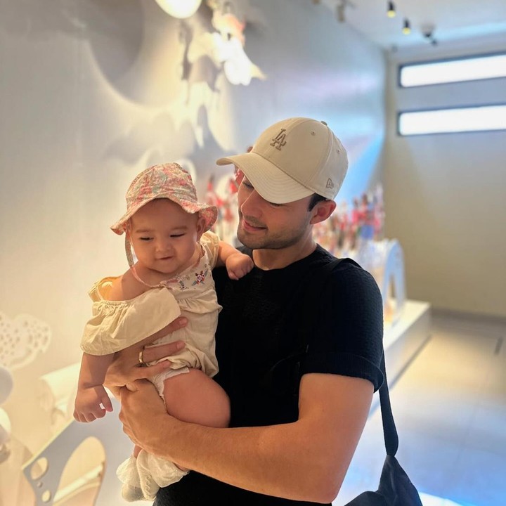 <p>Melalui akun Instagram pribadinya, Laura mengumpulkan berbagai momen selama liburan di Yogya. "Sekilas tentang Yogyakarta," tulis Laura, dikutip dari laman <em>Instagram@laura_theux,</em> Jumat (1/11/2024). (Foto: Instagram@laura_theux)</p>
