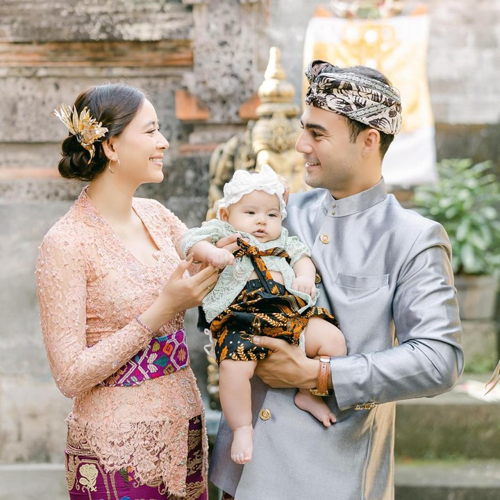 <p>Ni Made Laura Theux telah menjalani rumah tangga lebih dari setahun dengan aktor Indra Brotolaras pada 23 Maret 2023. Keduanya kemudian dikaruniai anak perempuan cantik yang diberi nama Wayan Victoria Semesta Brotolaras. (Foto: Instagram@indrabrotolaras)</p>