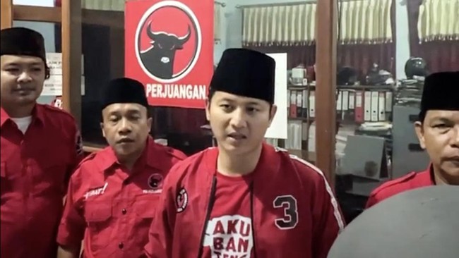 Cabup Trenggalek, Mochamad Nur Arifin, menegaskan dirinya tetap berkomitmen untuk memenangkan pasangan Risma-Gus Hans meski datang dalam aktivitas Khofifah.