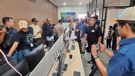 Polisi Geledah 'Kantor Satelit' Kasus Judi Online Pegawai Komdigi