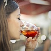 Sering Jadi Kebiasaan, Ini Bahaya Minum Es Teh Sesudah Makan