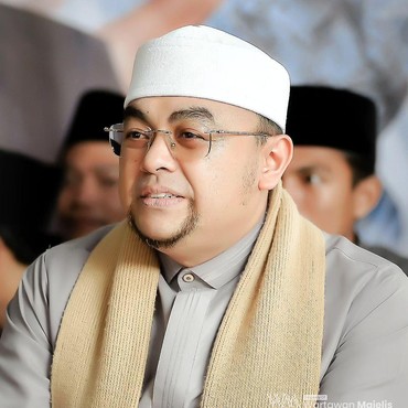 Reaksi Ustaz Pantun Ditegur Netizen gegara Letakkan Lafadz Allah di Bawah Tangga