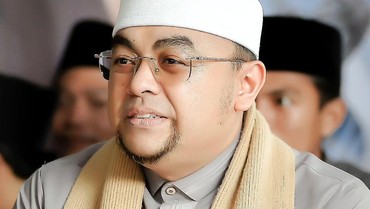 Reaksi Ustaz Pantun Ditegur Netizen gegara Letakkan Lafadz Allah di Bawah Tangga