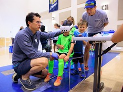 Unik! Inovasi VR Stanford Kurangi Ketakutan Anak Disuntik Saat Imunisasi