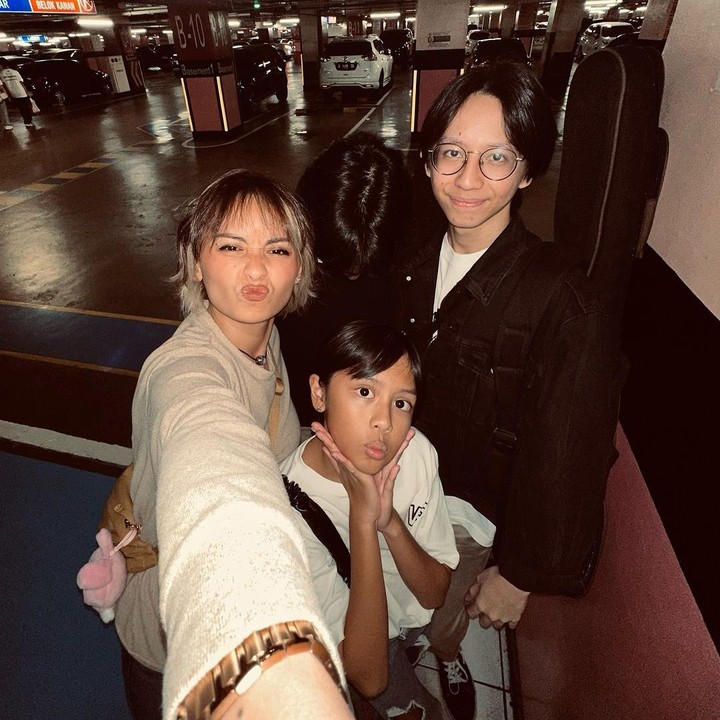 <p>Putra sulung Joanna Alexandra, Zuriel Paris, baru saja merayakan ulang tahunnya yang ke-17. Ia diketahui lahir pada 31 Oktober 2007, Bunda. (Foto: Instagram: @joannaalexandra)</p>