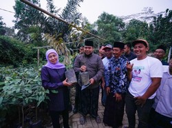 Khofifah Siap Bantu Petani Bibit Durian Ripto Trenggalek Dapat Akses Modal