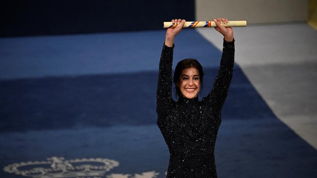 Pebulutangkis putri Spanyol Carolin Marin mengkritik pemerintah yang dianggap lamban dalam memberi bantuan untuk para korban bencana banjir bandang di Valencia.
