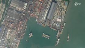 Citra Satelit 'Pergoki' China Diam-diam Bangun Kapal Induk Misterius
