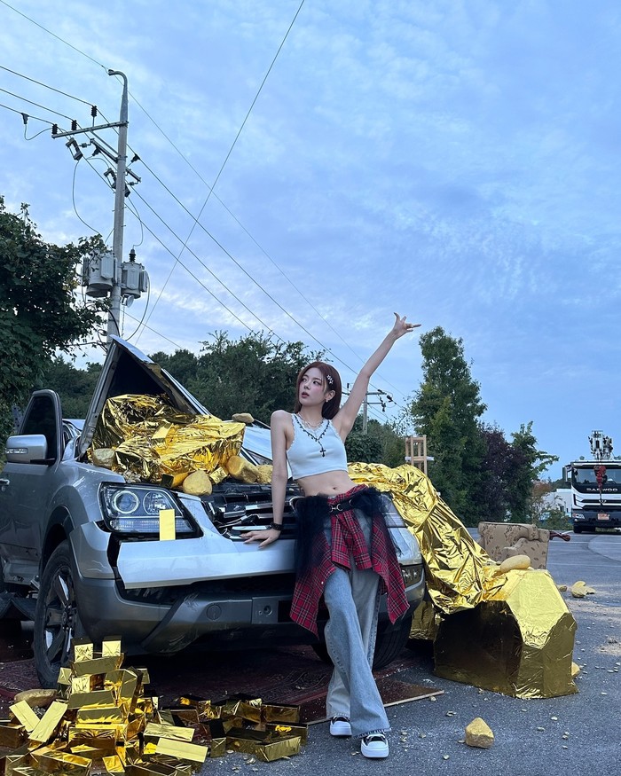 Comeback ITZY kali ini terasa spesial karena girlband Korea yang debut pada 12 Februari 2019 ini akhirnya tampil berlima lagi setelah 10 bulan. Sebelumnya, Lia sempat memutuskan untuk hiatus karena masalah kesehatan./ Foto: instagram.com/lia_loves___